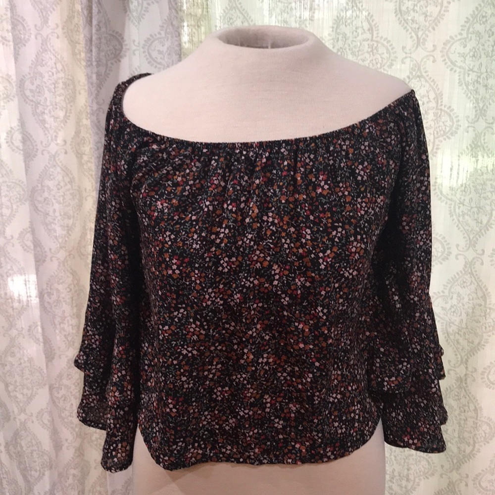 Honey Punch floral crop top w/flared sleeves